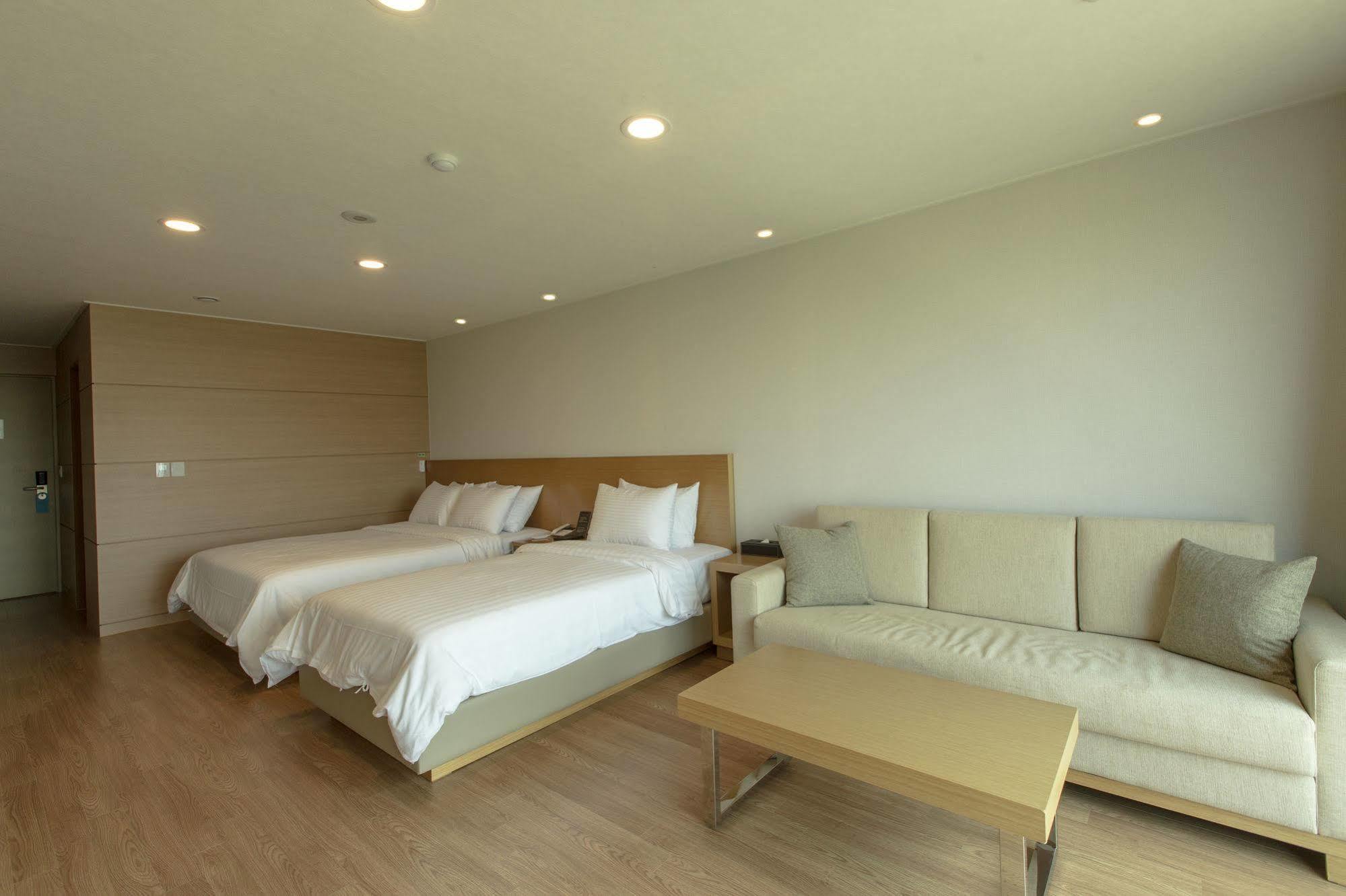 Uni Hotel Jeju Exterior foto