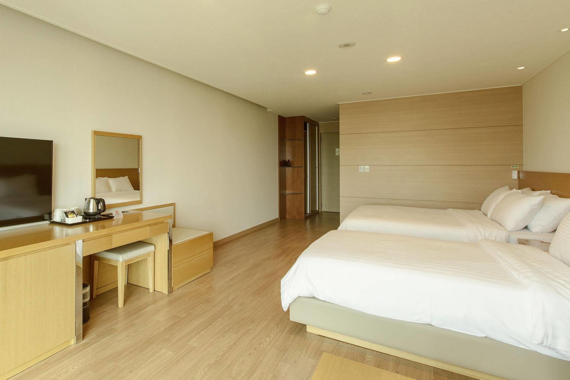 Uni Hotel Jeju Exterior foto
