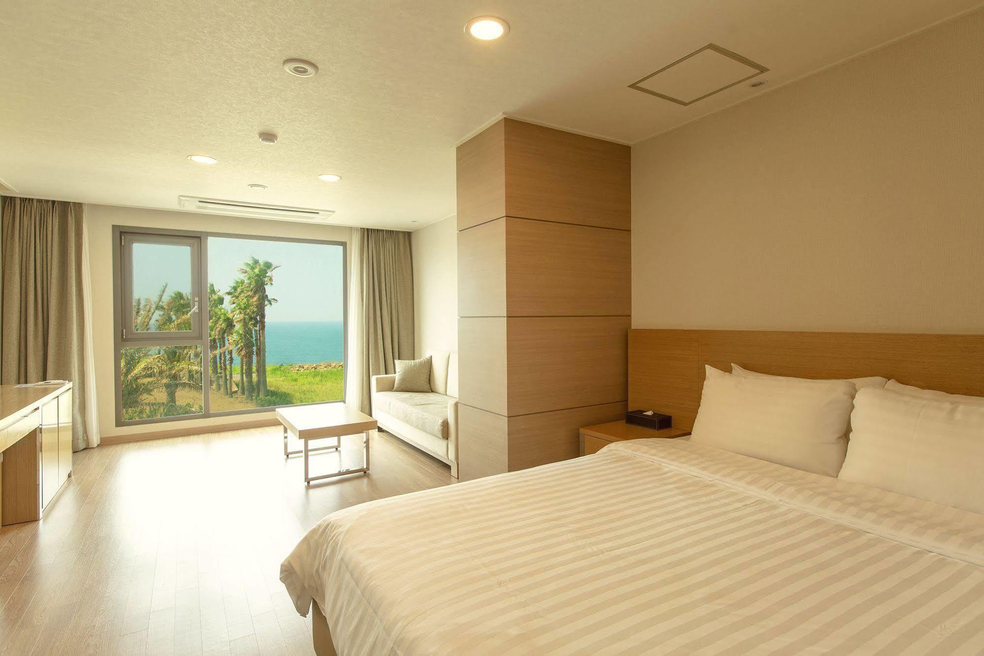Uni Hotel Jeju Exterior foto