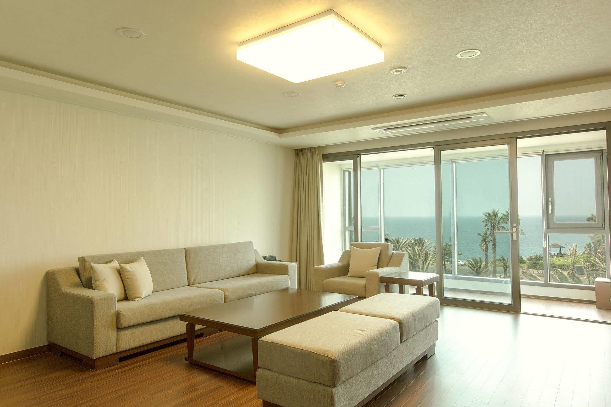 Uni Hotel Jeju Exterior foto
