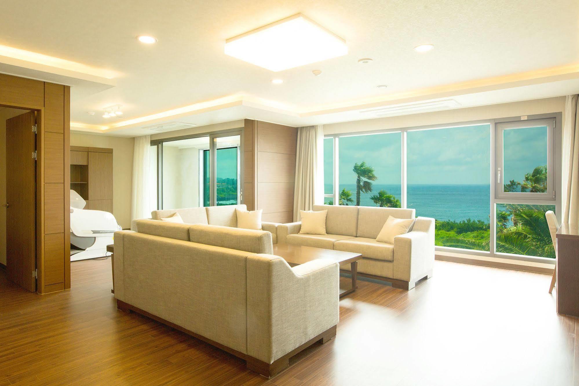 Uni Hotel Jeju Exterior foto